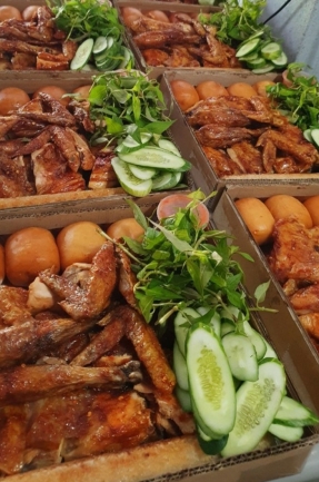 Gà chuẩn bị giao cho khách